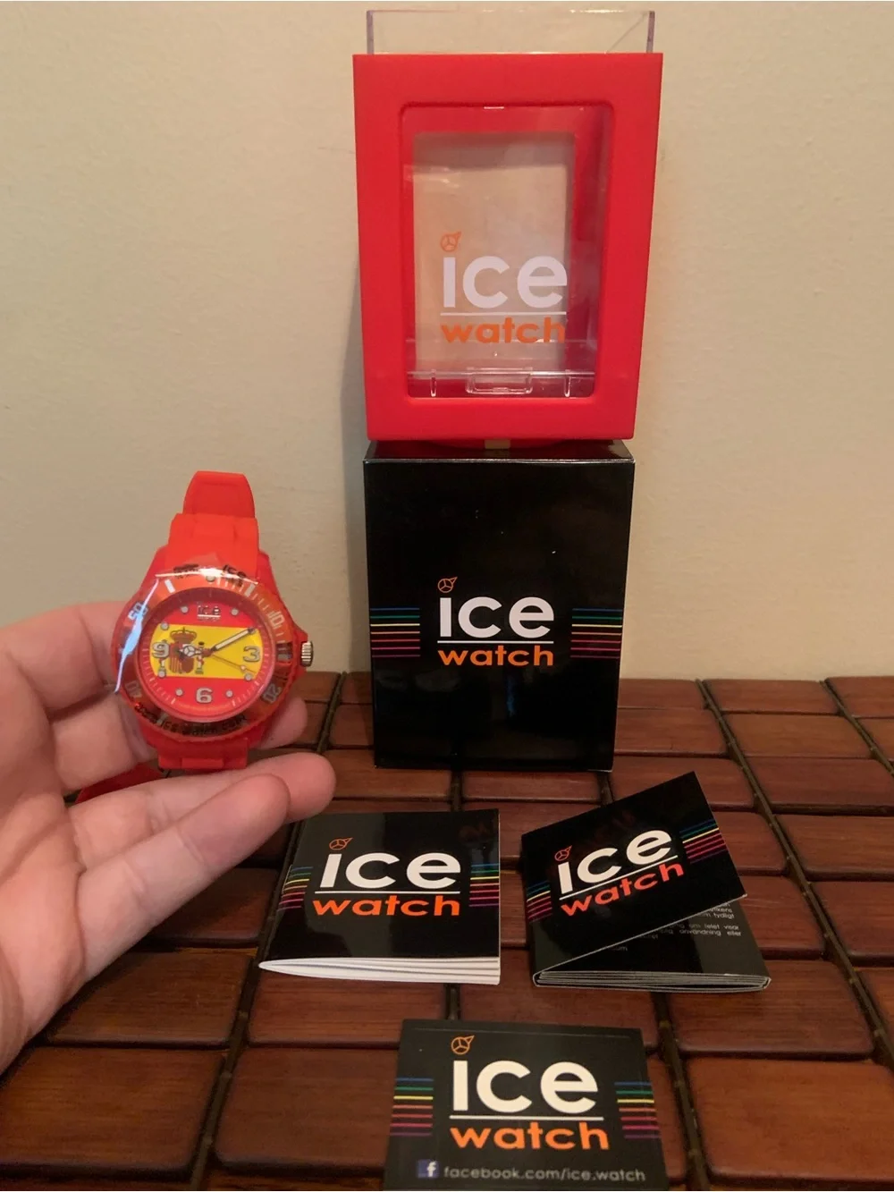 Ice-Watch Red Silicone world Spain Wristwatch with Yellow Dial